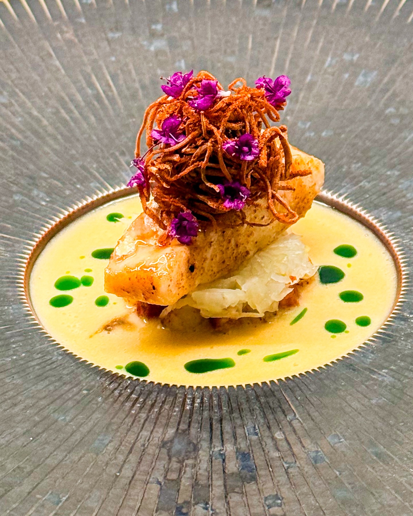 🔝🐟 Best of 2025 • Nr. 5 • Snoekbaars
🇬🇧🔝 Best of 2025 • No.5 • Pike perch

Het jaar zit er alweer bijna op. Leuk om dan even terug te blikken voordat we volgas het nieuwe jaar ingaan. Ik doe dat met de 5 beste posts van het afgelopen jaar.

Dit gerecht vind je ook in mijn kerstmenu van 2025 op haroldkookt.nl 🎄 Een superlekkere combinatie van snoekbaars met zuurkool en kimchi; ik heb het meerdere keren met succes geserveerd.

De bezoekersaantallen op mijn site blijven maar stijgen; supertof dat er zoveel Harold Kookt-gerechten op kersttafels verschijnen. Ik vind het te gek als je de resultaten deelt! En als je tussendoor vragen hebt; voel je vrij om me een dm te sturen 👨🏼‍🍳 

✌️